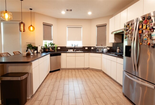 Building Photo - 15811 Copper Oak Ln