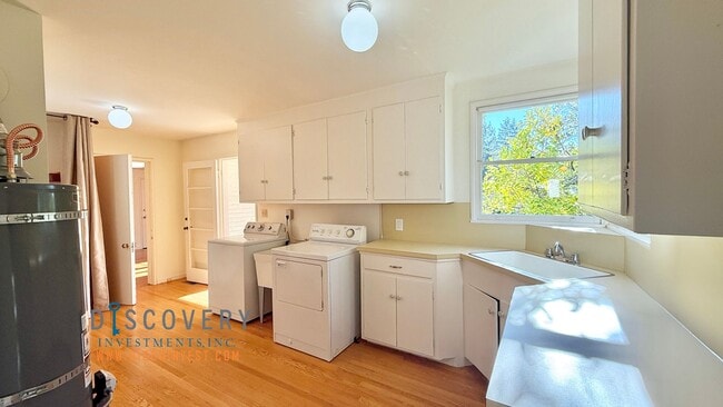 Building Photo - Mid-Century Montclair 3+ Bedroom with Filtered San Francisco Bay Views!