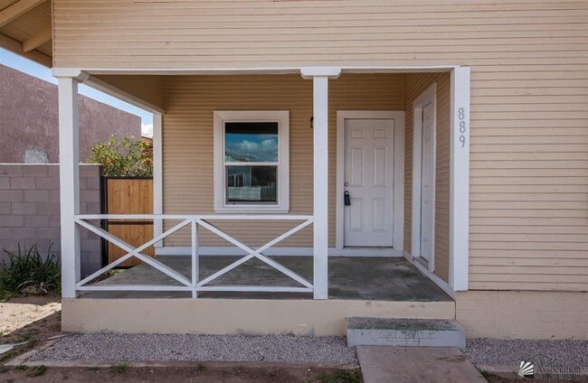 Building Photo - 889 W 1st St