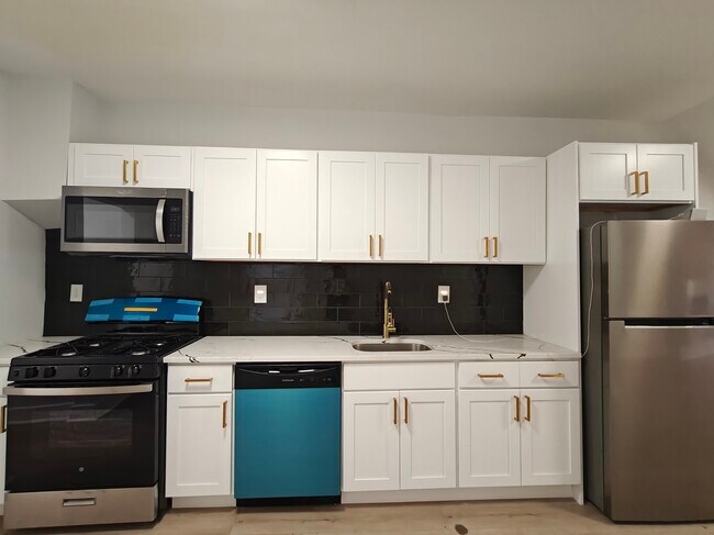 Building Photo - 223 N 58th St