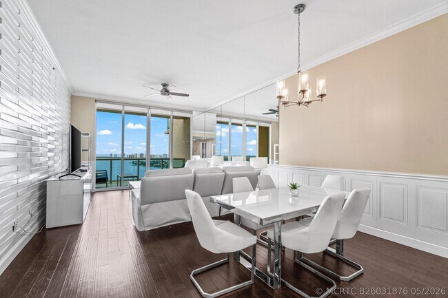 Building Photo - 2650 Lake Shore Dr