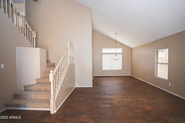 Building Photo - 842 N Naples Dr