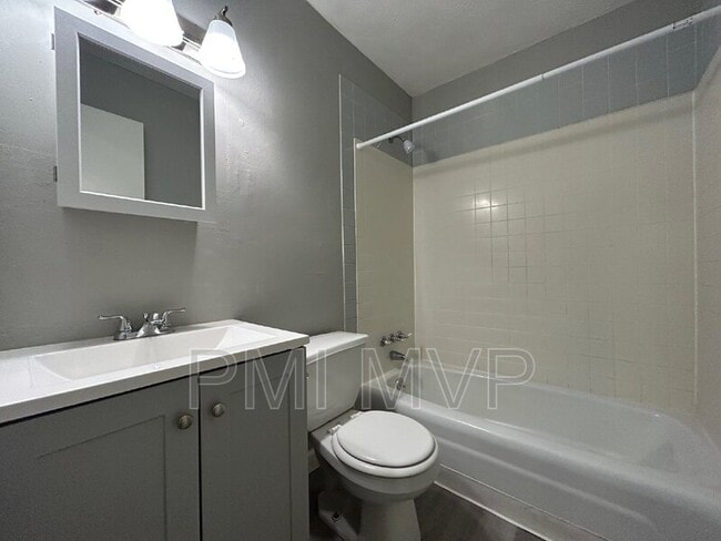Building Photo - 3029 Rotunda Ct N