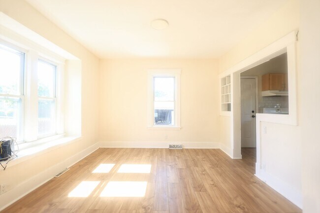 Building Photo - 420 W 12th St
