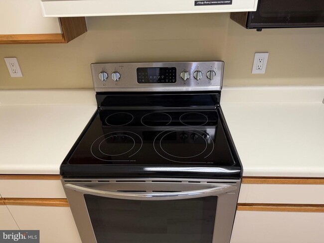 Building Photo - 5866 Orchard Hill Ct