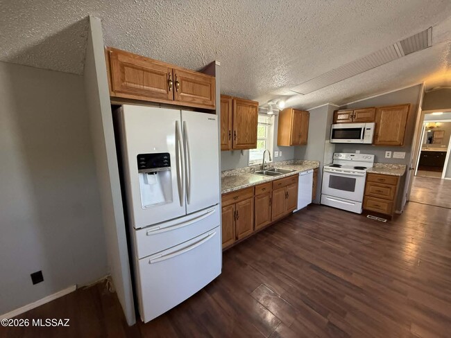 Building Photo - 2640 S Cottonwood Ln