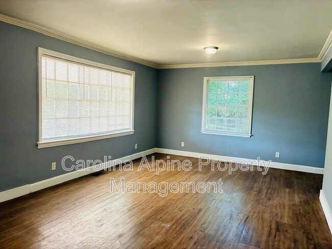 Building Photo - 107 Chestnut St