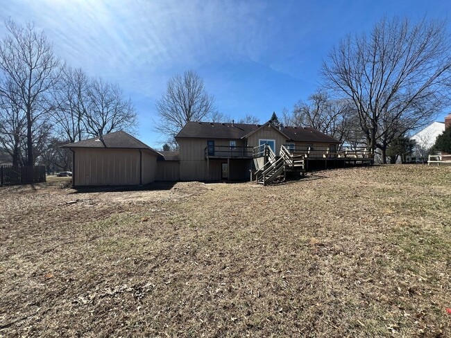 Building Photo - Spacious 3BR Home with 3-Car Garage & Big Backyard
