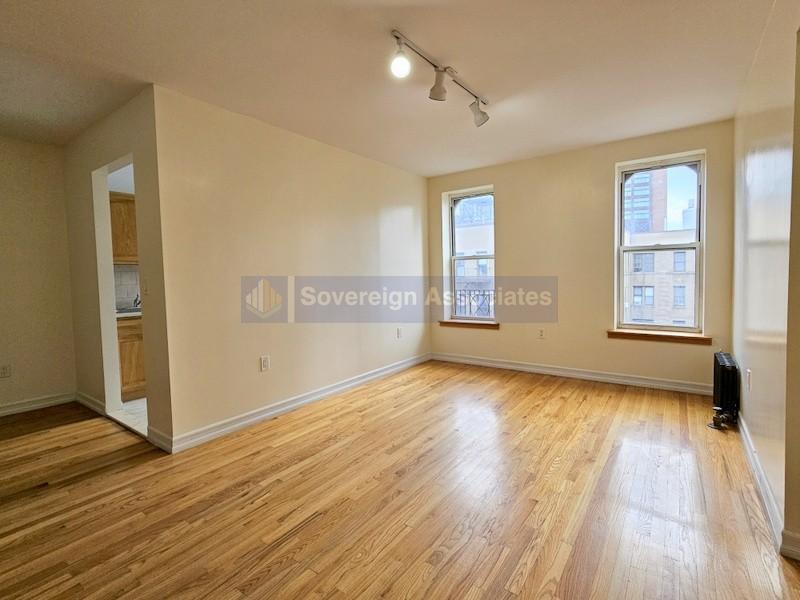 Building Photo - 707 W 171st St