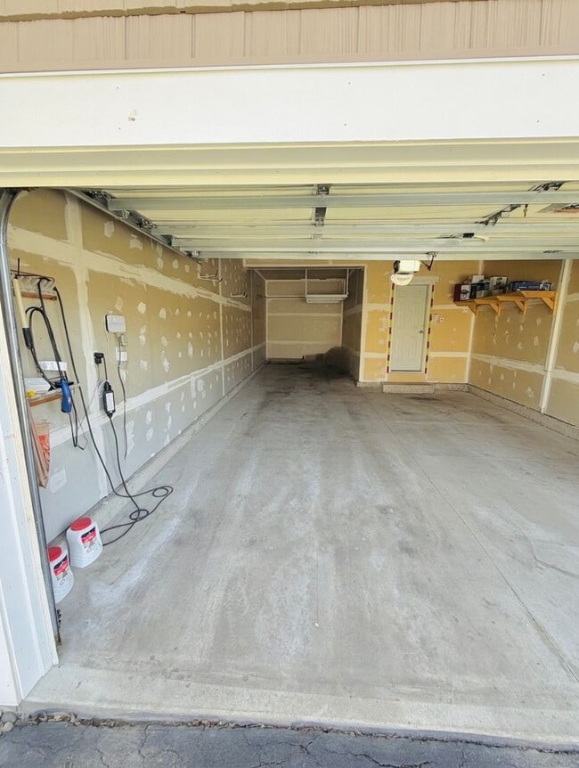 Building Photo - Rare executive rental in chanhassen! 5 beds no upgrade left behind!!!