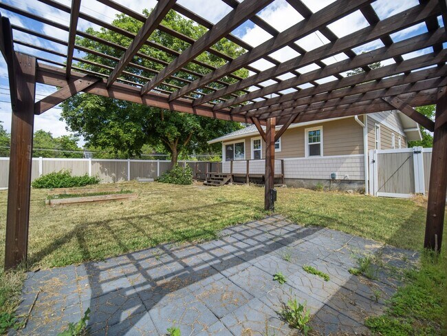 Building Photo - Updated Spokane Rental Home with 4 Bedrooms & Private Yard