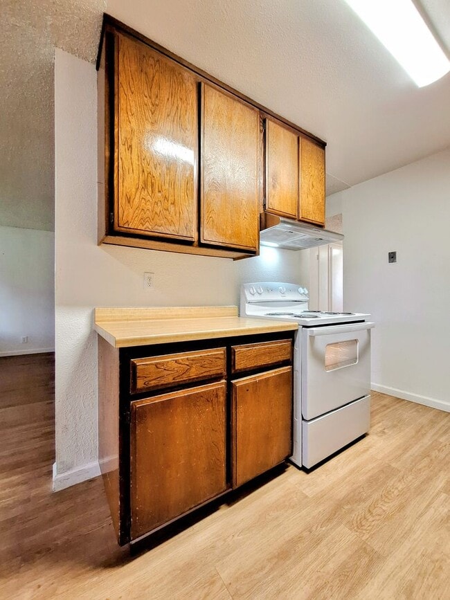 Building Photo - Beautiful 2bd Condo In Gated Community With Pool, Gym, and On-site Laundry