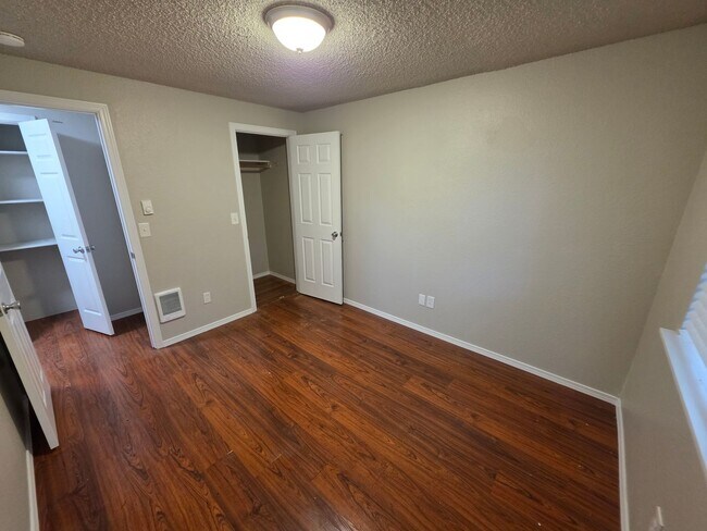 Building Photo - 17416-17418 8TH AVE CT E