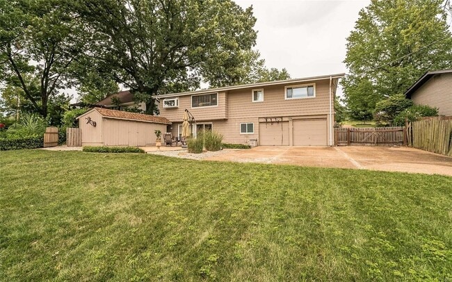 Building Photo - 805 Rockhurst Dr