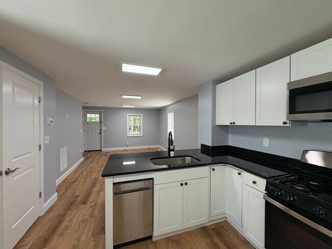 Building Photo - 213 Dewitt Ave
