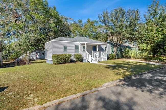 Building Photo - Spacious 2-Bedroom, 2-Bathroom Home in Savannah, GA