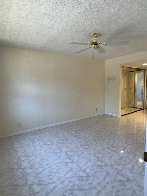 Building Photo - Oaks IV - NN202