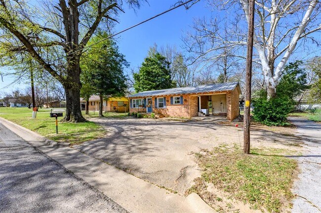 Primary Photo - 506 N Main St