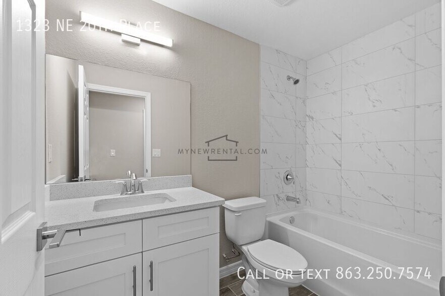 Building Photo - 1323 NE 20th Pl