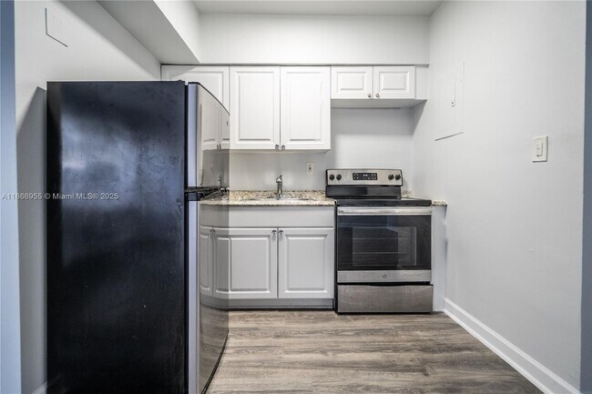 Building Photo - 460 NE 82nd Terrace