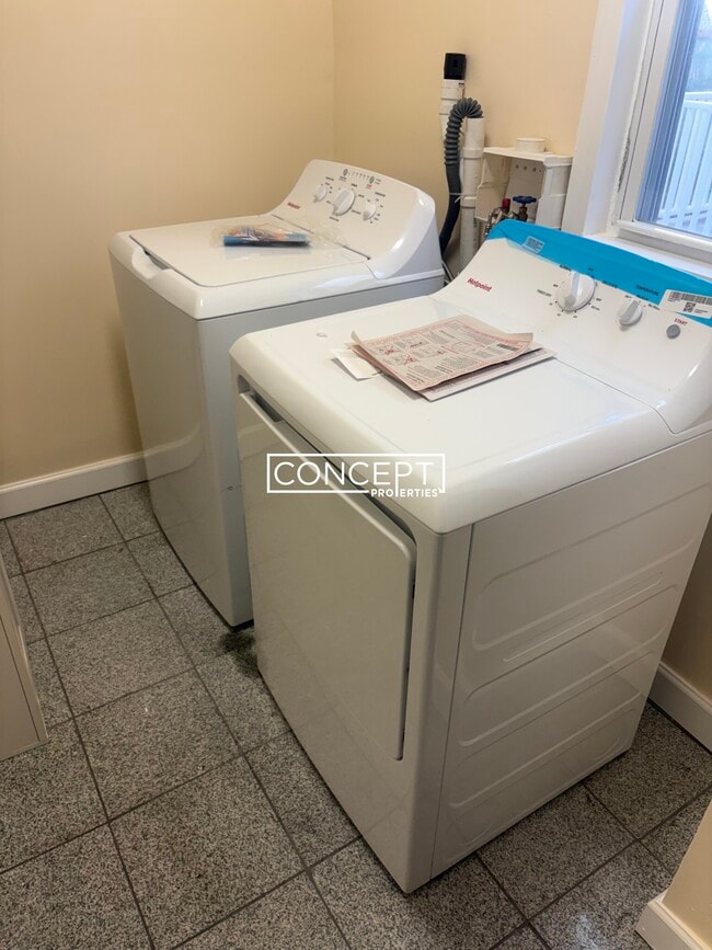 Building Photo - 39 Jackson Rd