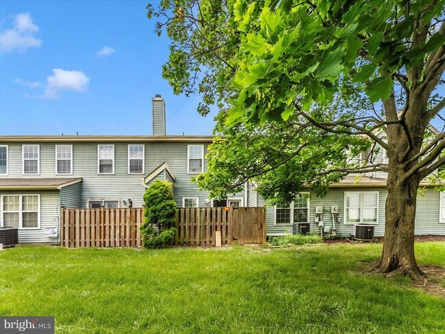 Building Photo - 5803 Oleander Pl