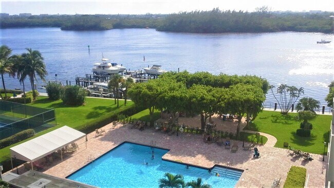 Building Photo - 2121 N Ocean Blvd