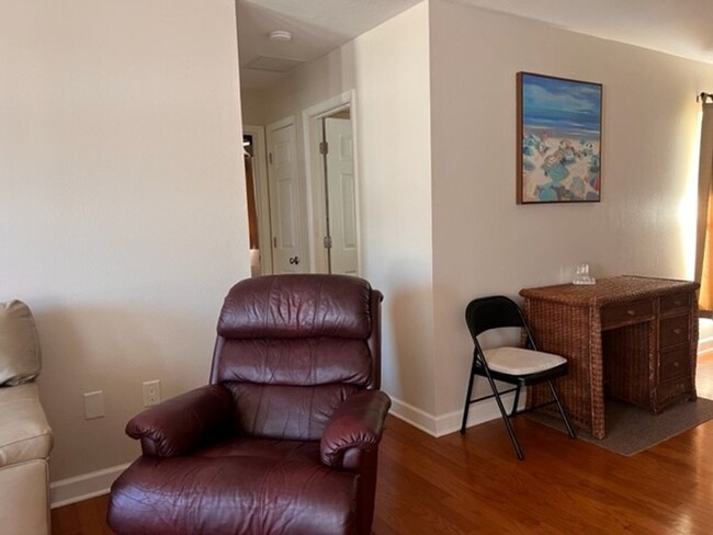 Building Photo - FULLY FURNISHED 2BR/2BA SFH in South Venice