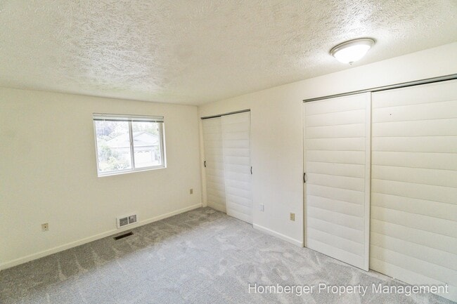 Building Photo - Recently Updated Single Family Home On The...