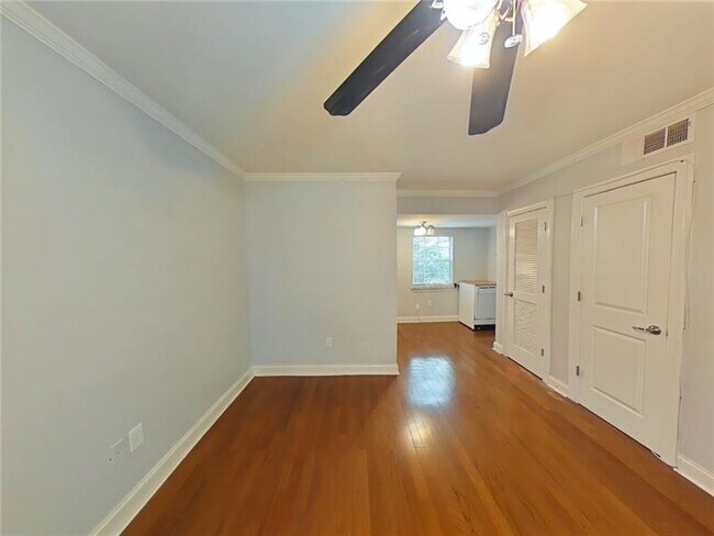 Building Photo - 1322 Euclid Ave NE