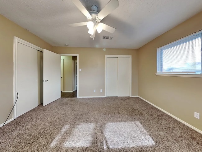 Building Photo - 151 Valleyglen Dr