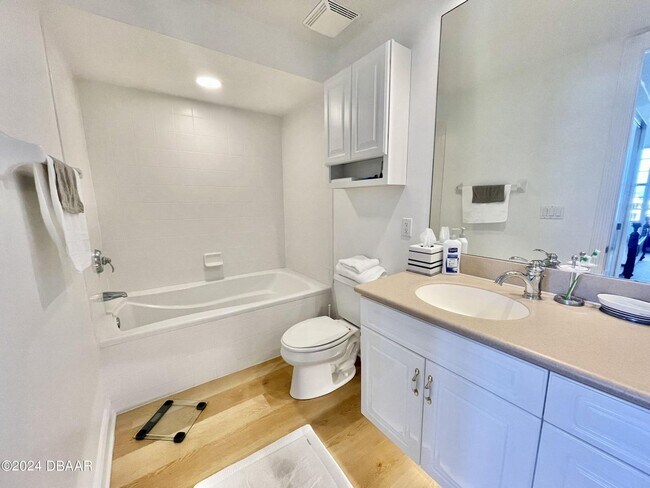 Building Photo - Furnished Harbour Village Condo!