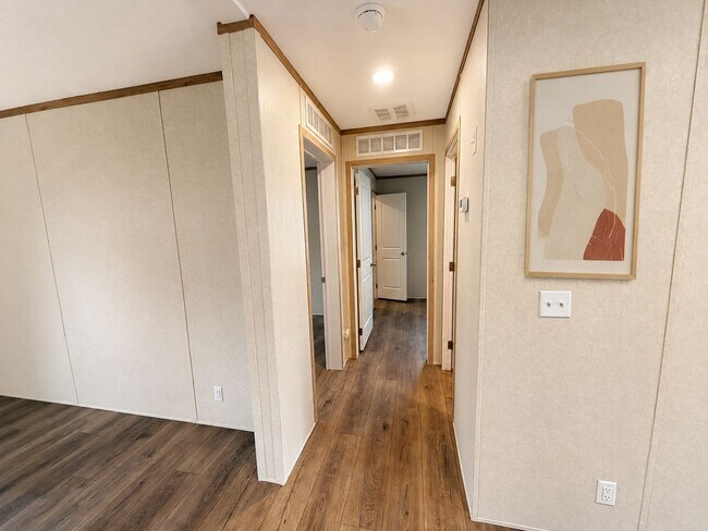 Building Photo - 5372 Lookout Ln