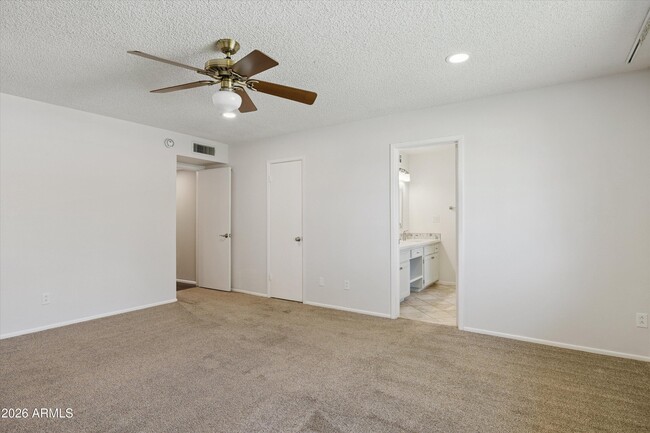 Building Photo - 3526 E Sahuaro Dr