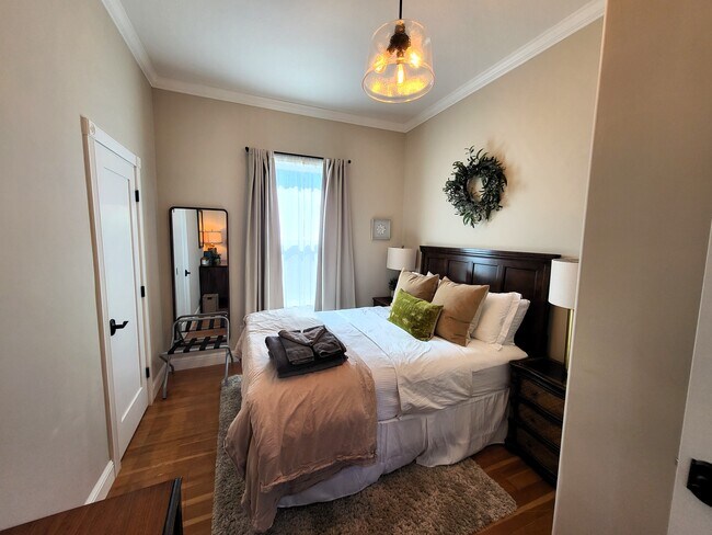 Building Photo - 119 Commercial St