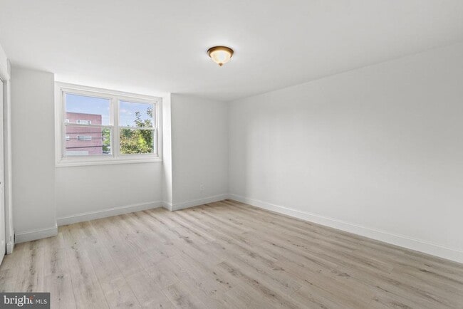 Building Photo - 2119 Delmar Dr
