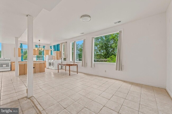 Building Photo - 856 Spriggs Rd