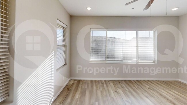 Building Photo - 746 E Doral Ave