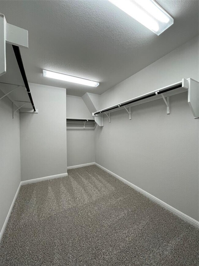 Building Photo - 125 Old Stage Coach Rd