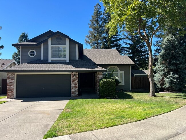 Building Photo - Stunning Open Home In Willow Creek Estates