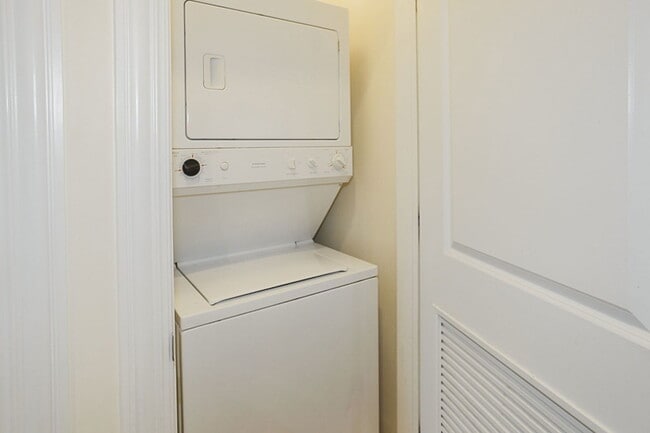 Building Photo - 3829 N Southport Ave