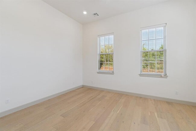 Building Photo - 18835 Selah Wy