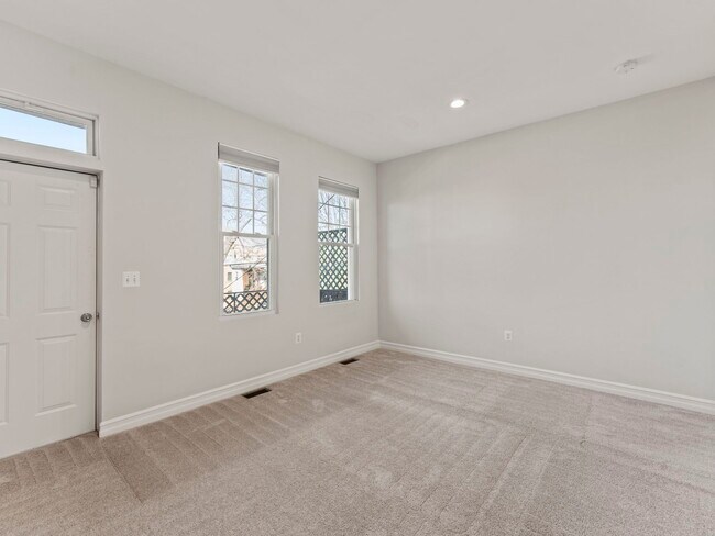 Building Photo - 1215 Otis Pl NW