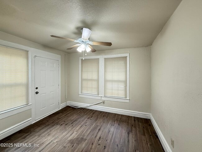 Building Photo - 1204 W 31st St