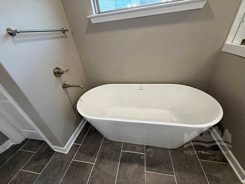 Building Photo - 581 Tucker View Dr