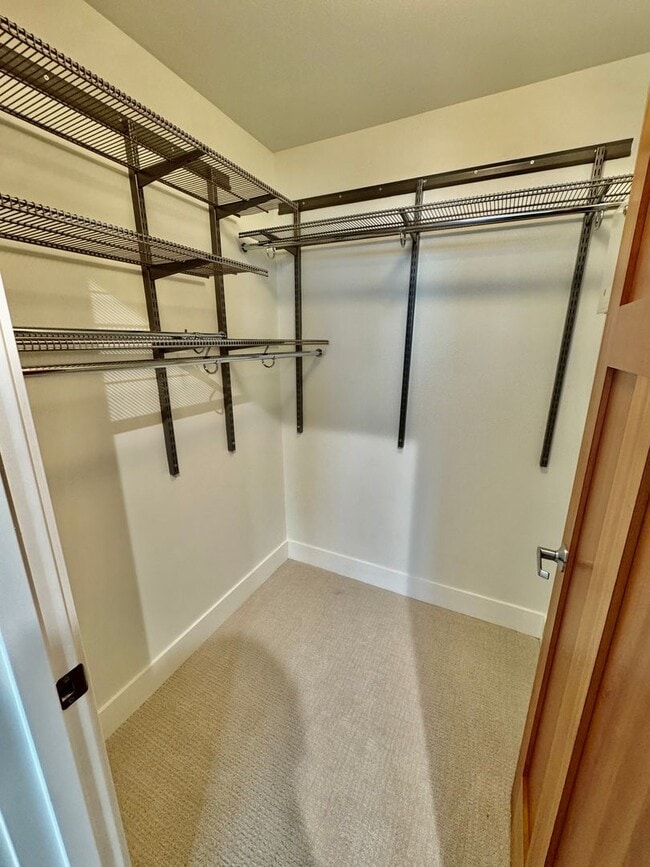Building Photo - Stunning Fremont Townhome - Incredible Loc...