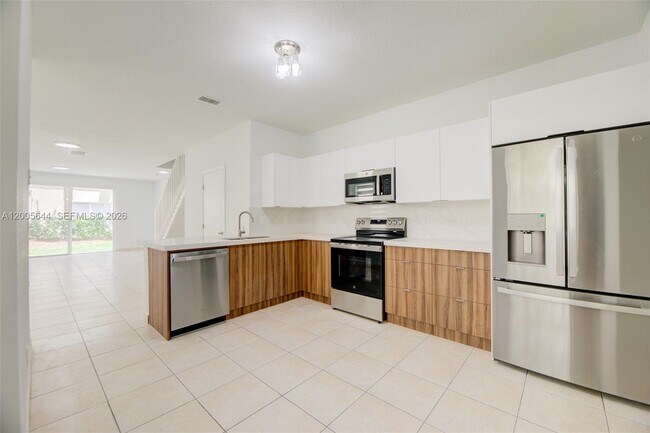 Building Photo - 2143 Hacienda Terrace