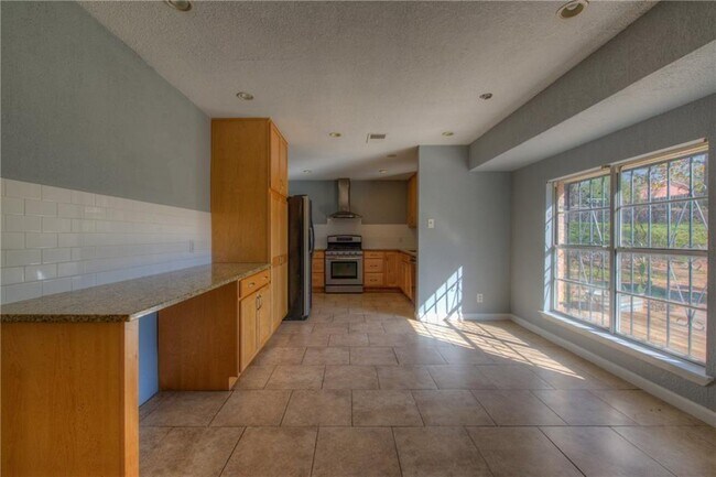 Building Photo - 4705 Oldfort Hill Dr
