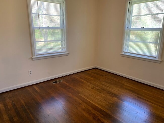 Building Photo - Cozy Ranch Style Home!!