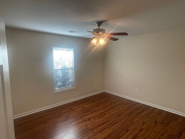 Building Photo - September 2nd - This 2 Bedroom 1 Bath Dupl...